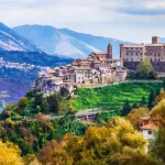 Gastronomia, mare e paesaggi mozzafiato: quali sono le migliori mete autunnali?